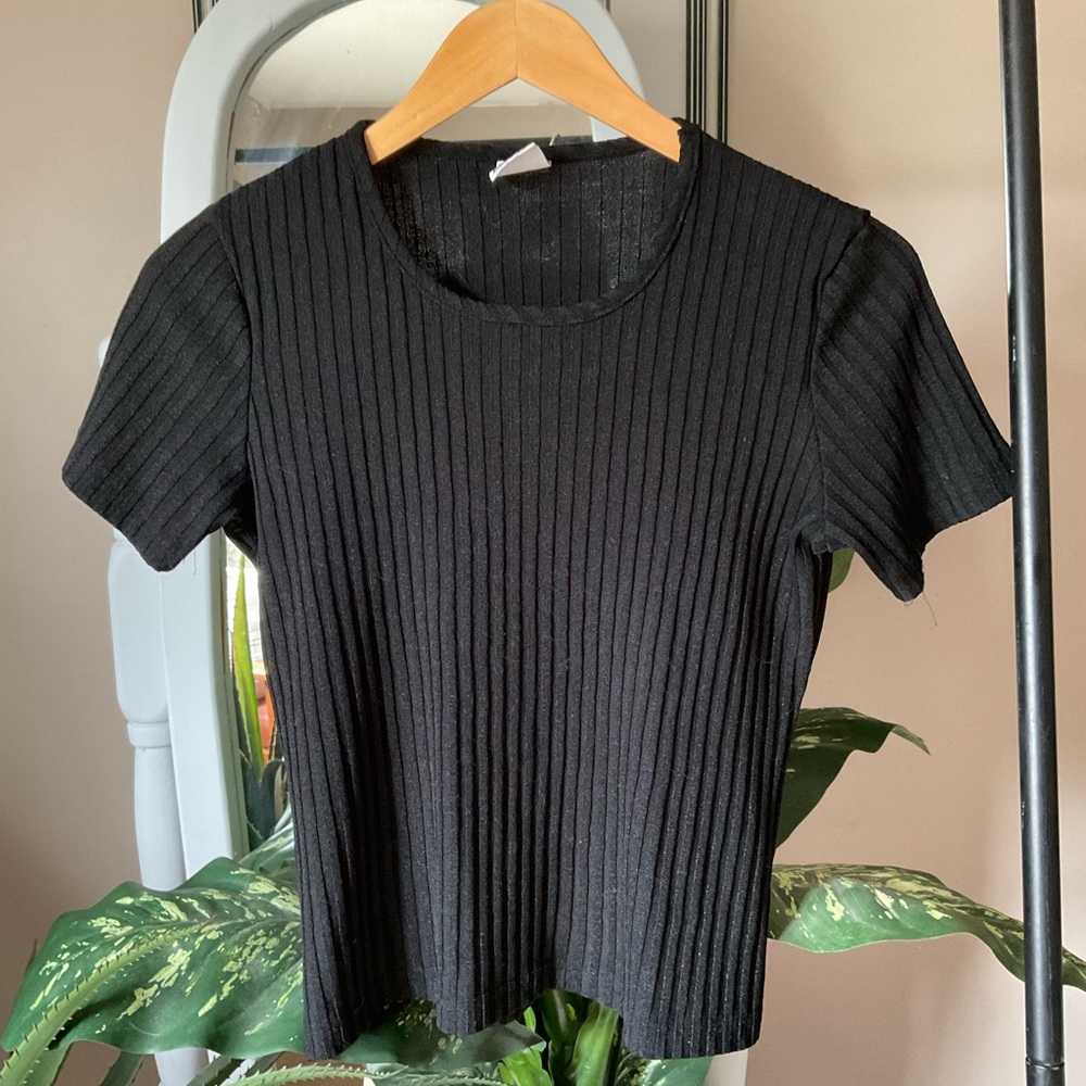Ribbed black tee